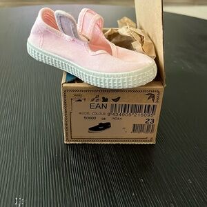 Selling baby shoes size 23 C, velcro strap